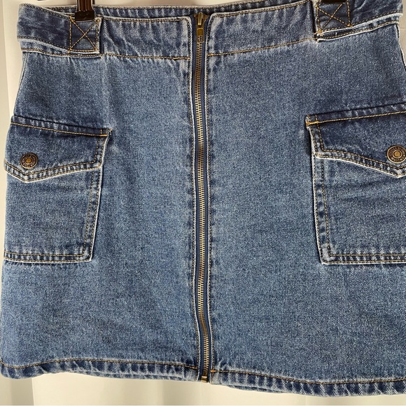 Forever 21 Medium Wash Denim Zip Up Mini Skirt Size Medium - Picture 6 of 13